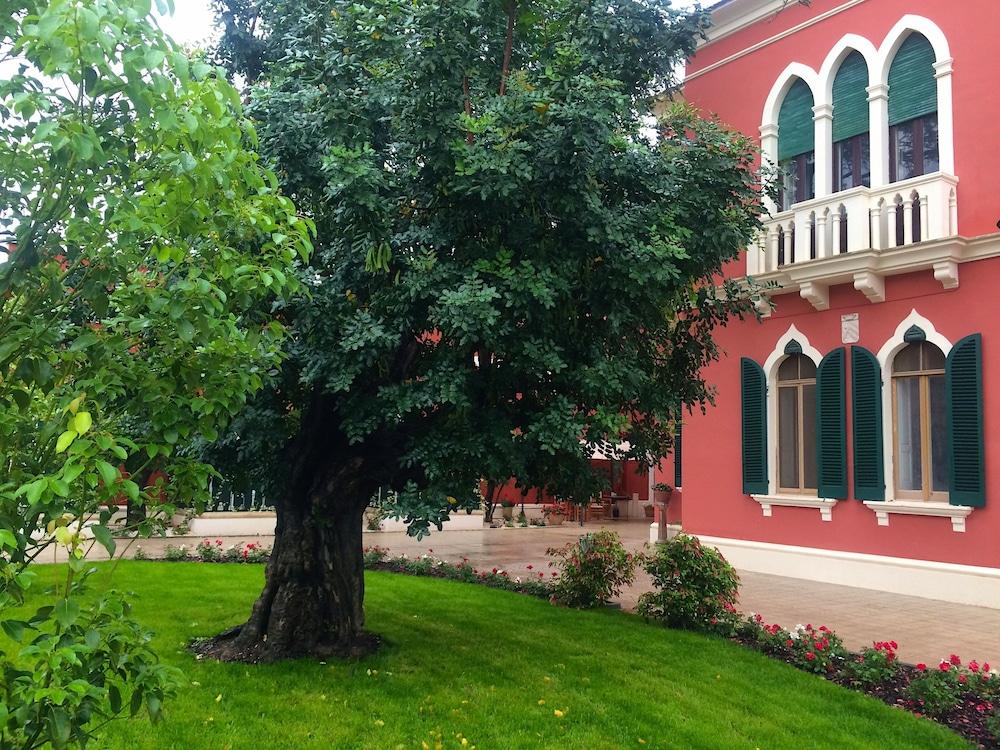 Donnenzo Bed & Breakfast Latiano Bagian luar foto